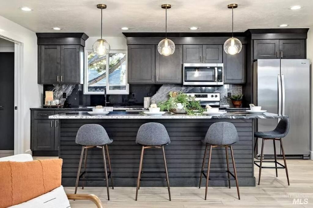 Mid Century Modern Boise-River Bungalow W/ Hot Tub Kültér fotó