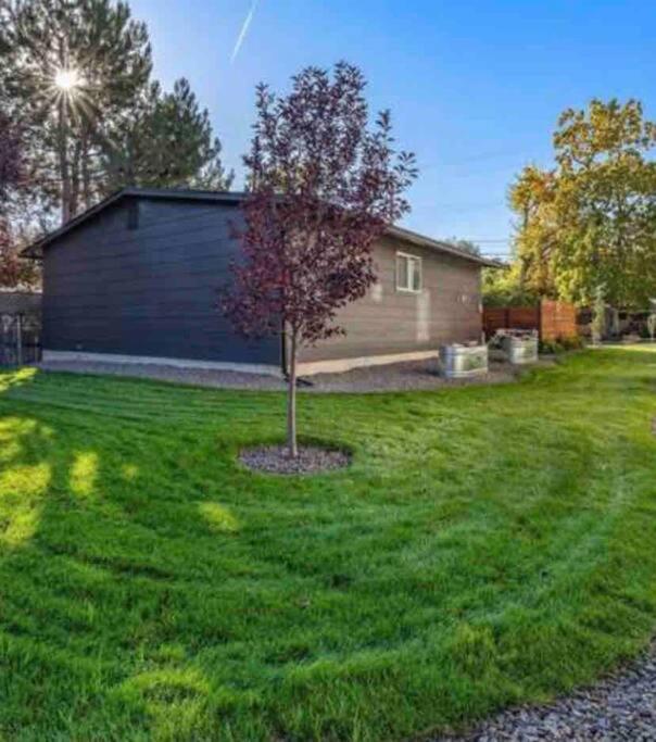 Mid Century Modern Boise-River Bungalow W/ Hot Tub Kültér fotó