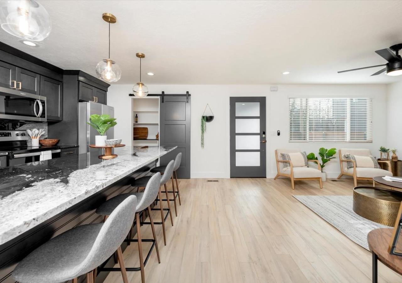 Mid Century Modern Boise-River Bungalow W/ Hot Tub Kültér fotó